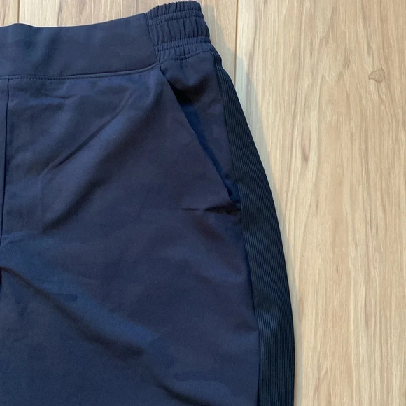 Athleta size 4 Brooklyn lined camo jogger - Picture 4 of 9